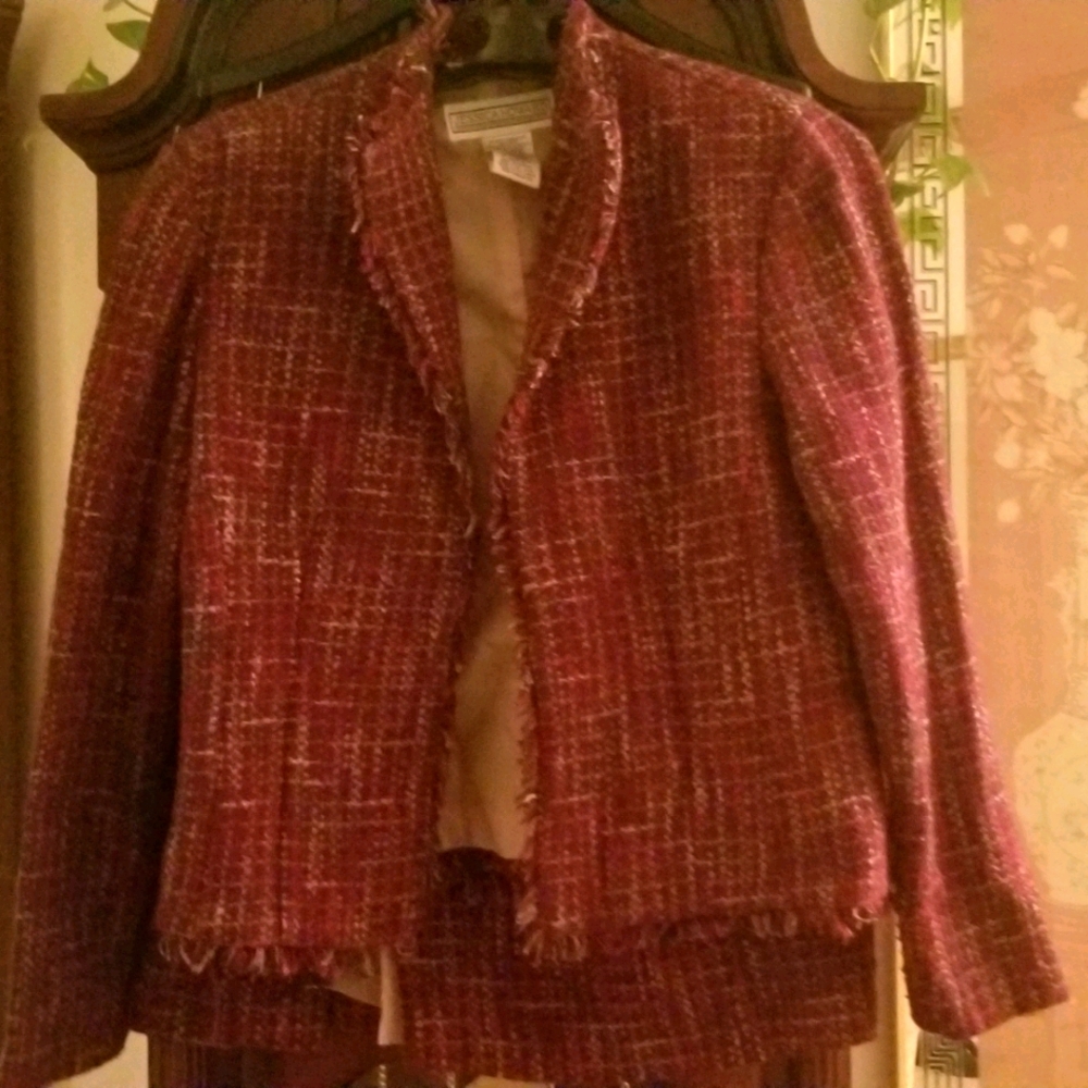 Skirt suit